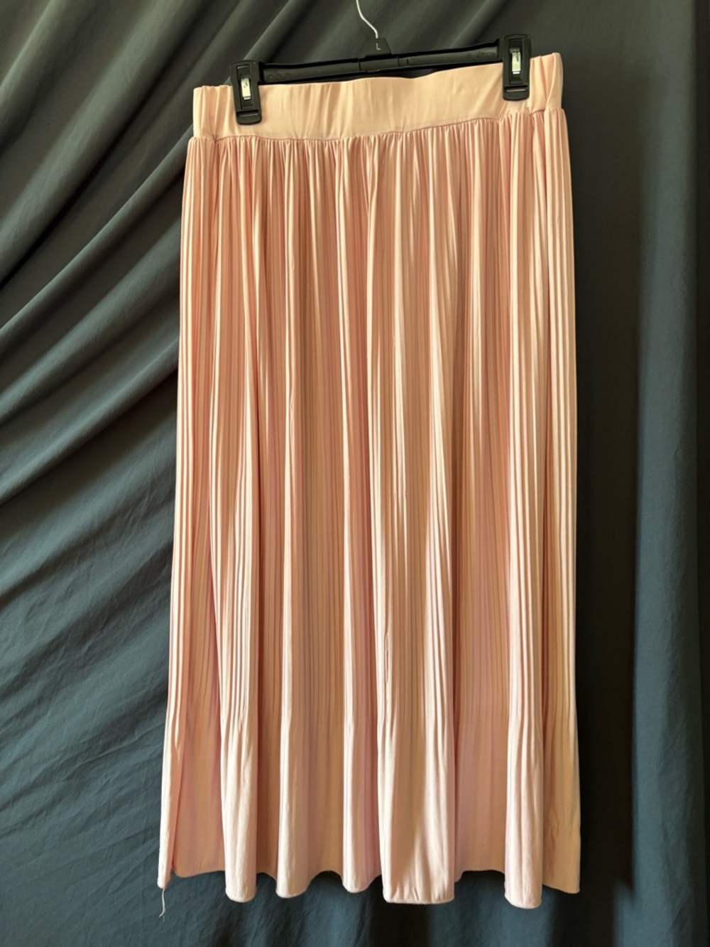 Metro Wear Pleated Midi Skirt in Blush